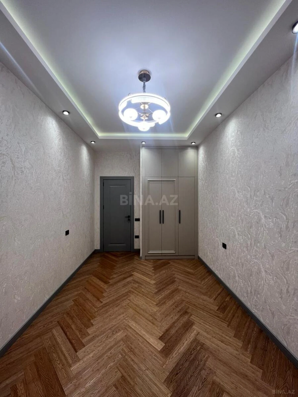 Satılır 2 otaqlı mənzil 67 m²
