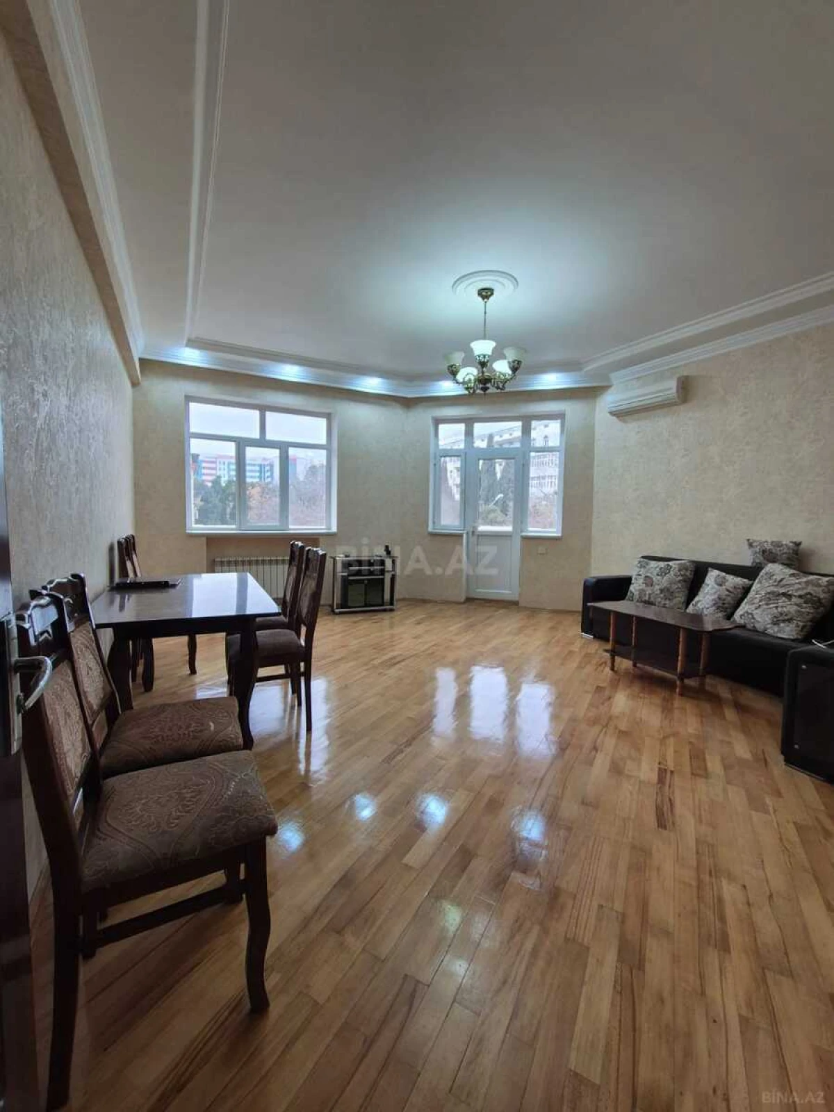 Satılır 3 otaqlı mənzil 140 m²