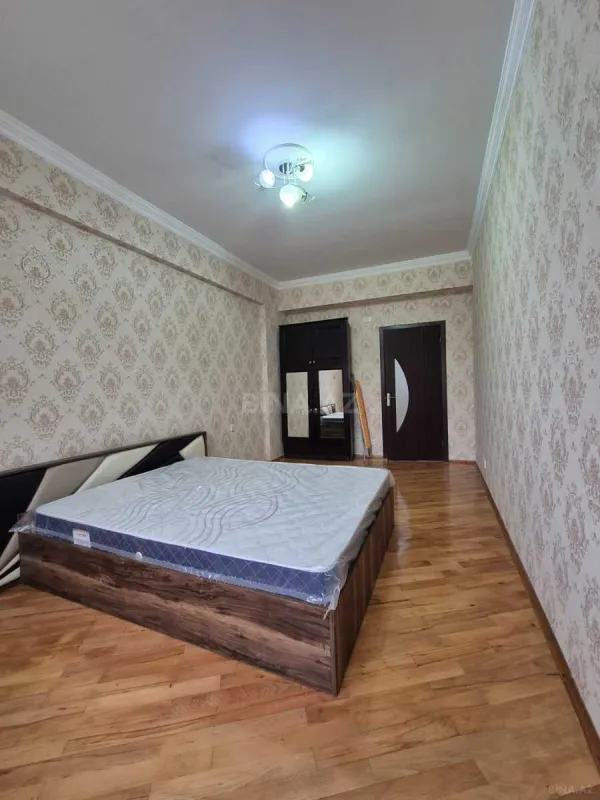 Satılır 3 otaqlı mənzil 140 m²
