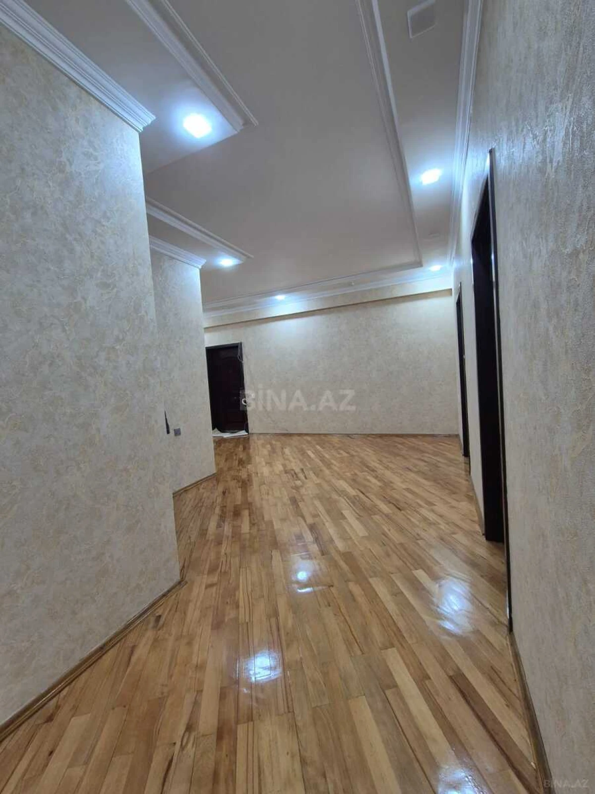 Satılır 3 otaqlı mənzil 140 m²