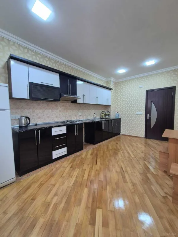 Satılır 3 otaqlı mənzil 140 m²