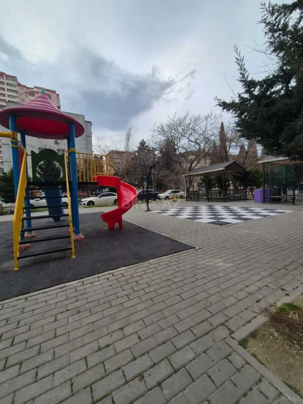 Satılır 3 otaqlı mənzil 140 m²