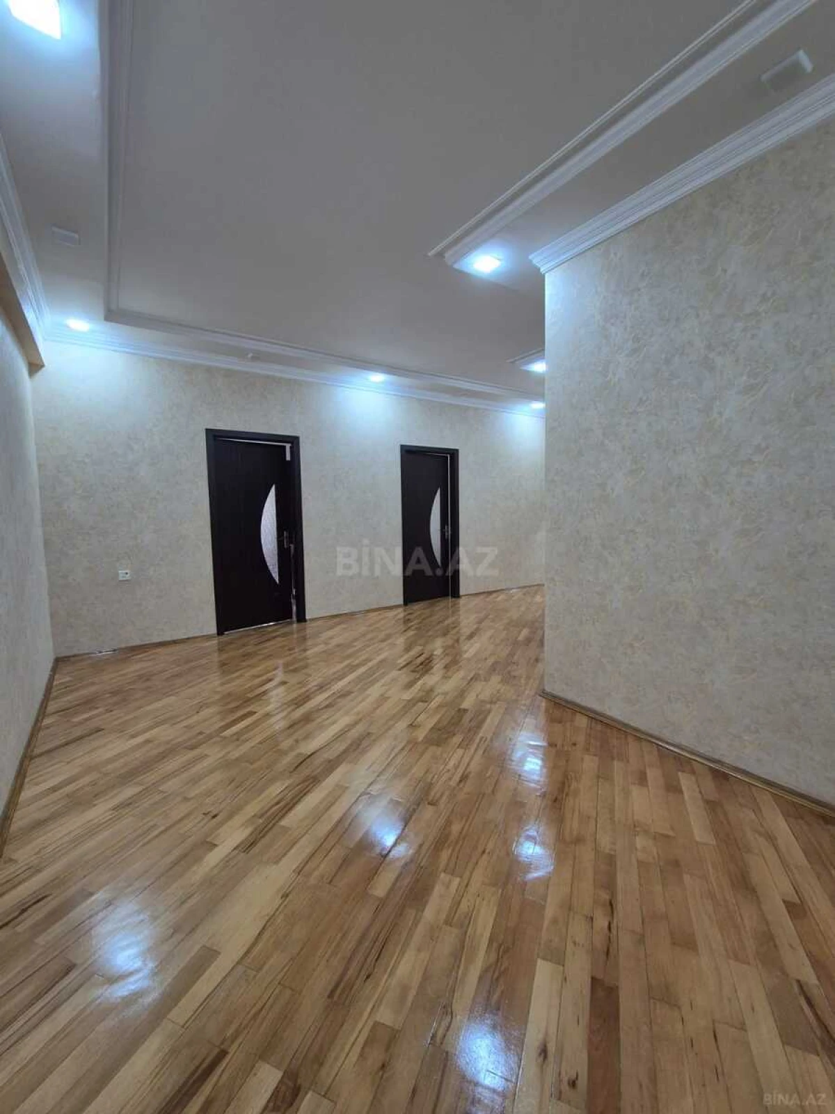 Satılır 3 otaqlı mənzil 140 m²