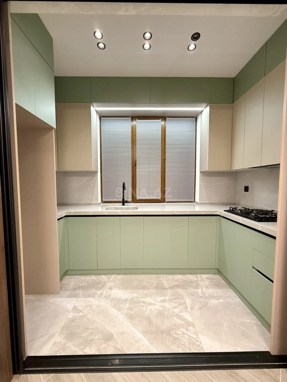 Satılır 2 otaqlı mənzil 67 m²