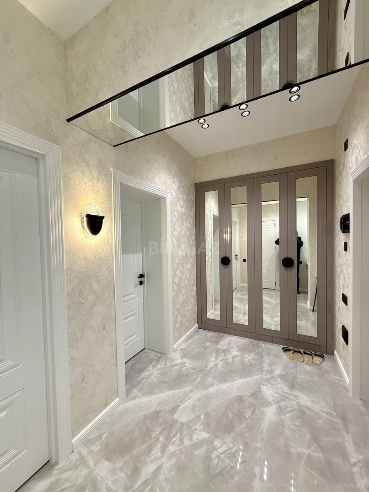 Satılır 2 otaqlı mənzil 67 m²