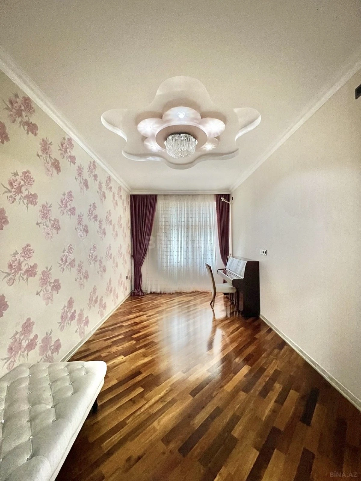Satılır 4 otaqlı mənzil 220 m²
