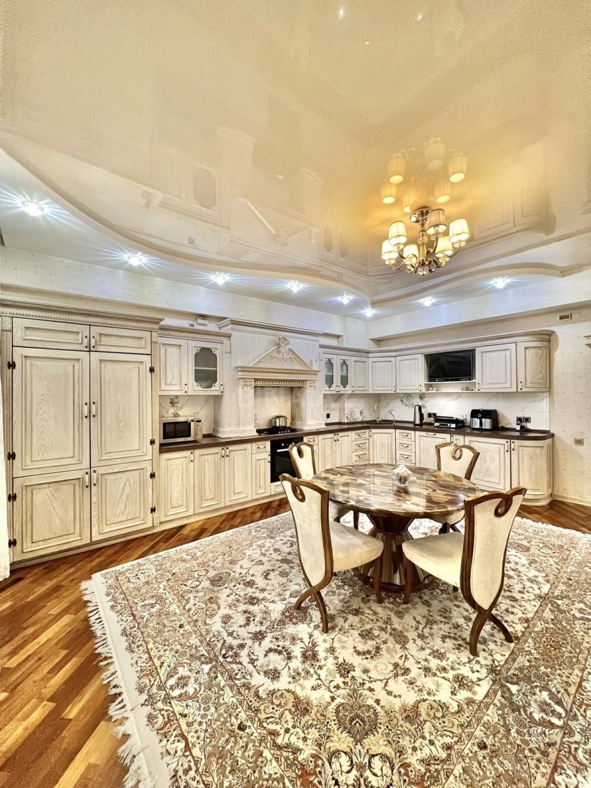 Satılır 4 otaqlı mənzil 220 m²