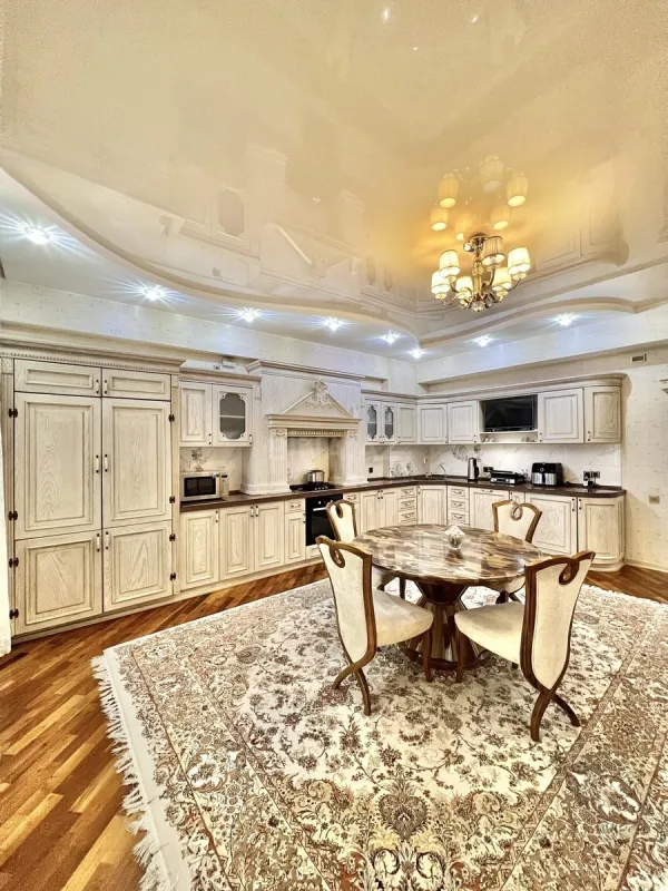 Satılır 4 otaqlı mənzil 220 m²