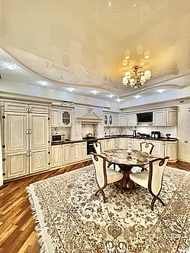 Satılır 4 otaqlı mənzil 220 m²