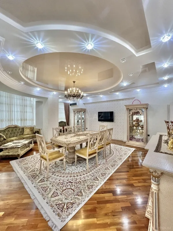 Satılır 4 otaqlı mənzil 220 m²