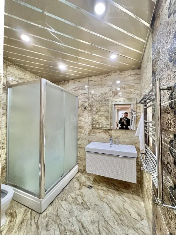 Satılır 4 otaqlı mənzil 220 m²