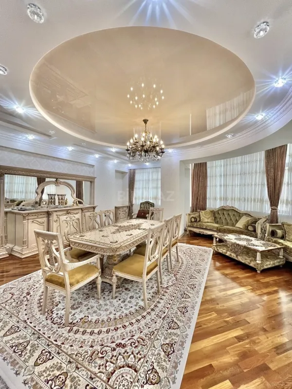 Satılır 4 otaqlı mənzil 220 m²