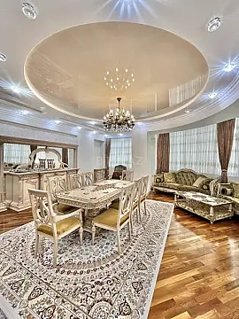 Satılır 4 otaqlı mənzil 220 m²