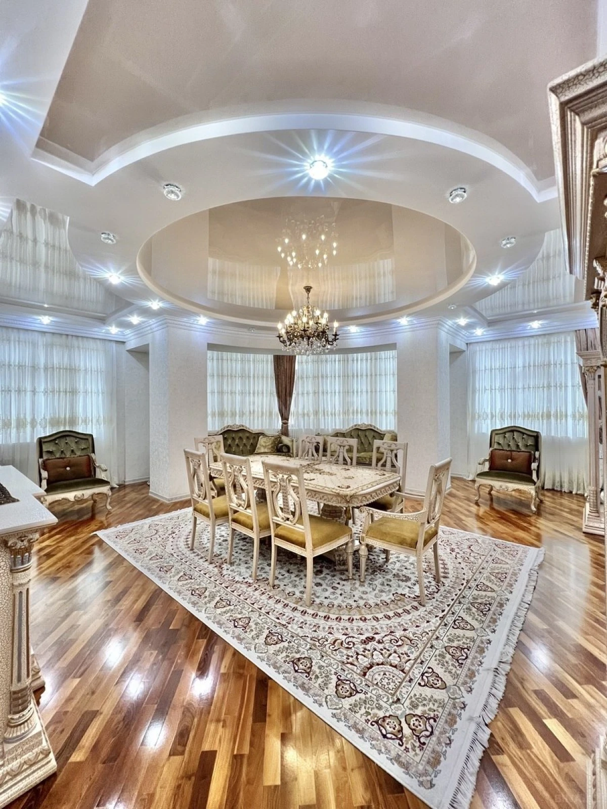 Satılır 4 otaqlı mənzil 220 m²