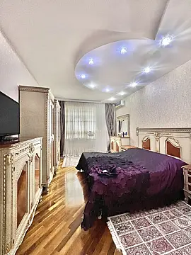 Satılır 4 otaqlı mənzil 220 m²