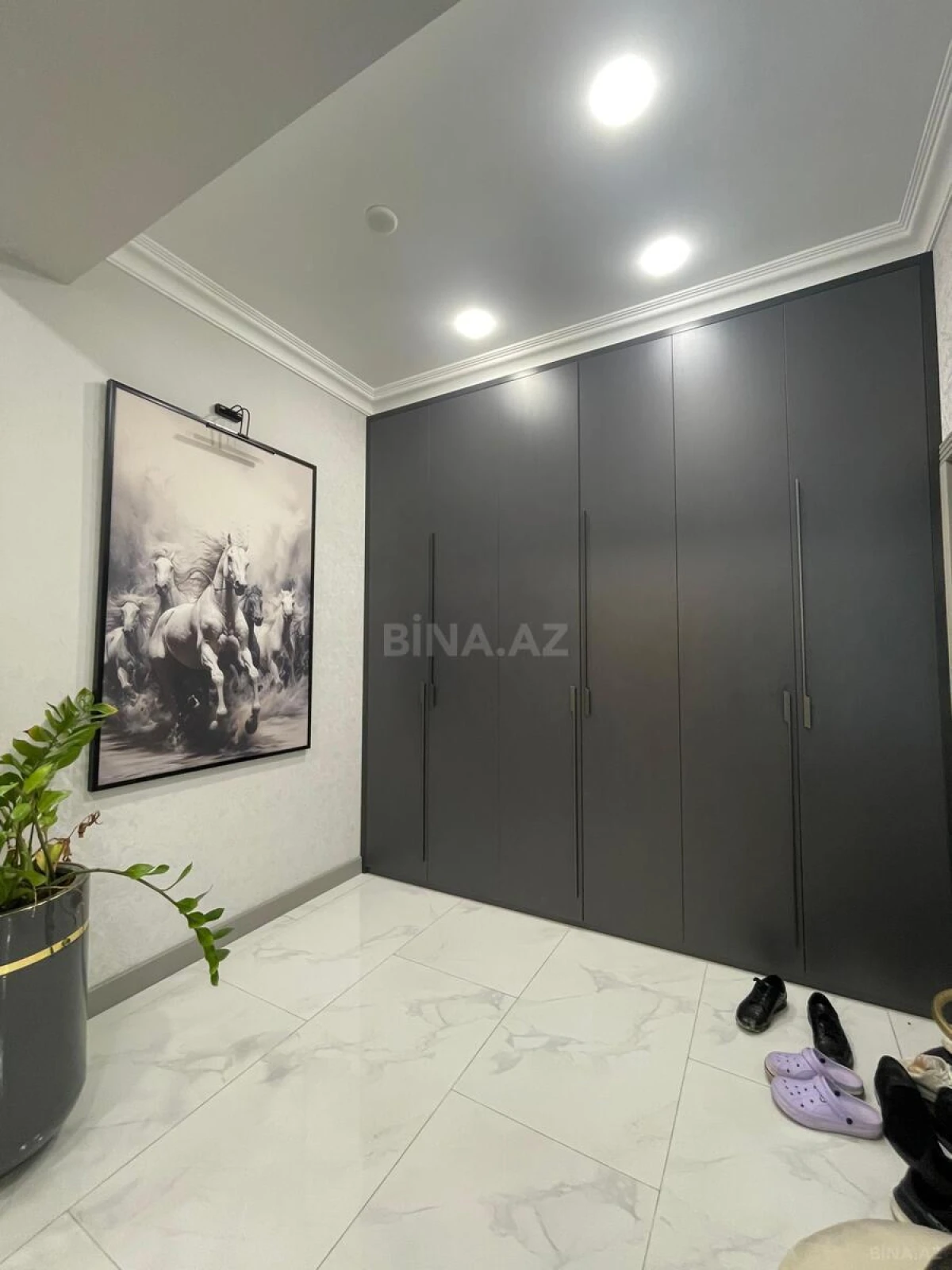 Satılır 4 otaqlı mənzil 136 m²