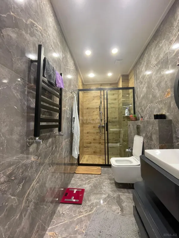 Satılır 4 otaqlı mənzil 136 m²