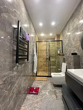 Satılır 4 otaqlı mənzil 136 m²