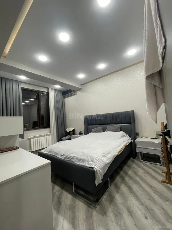 Satılır 4 otaqlı mənzil 136 m²