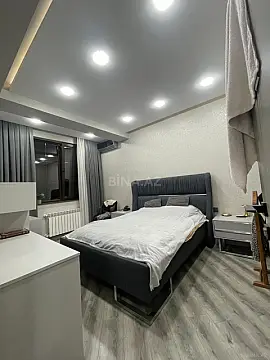 Satılır 4 otaqlı mənzil 136 m²