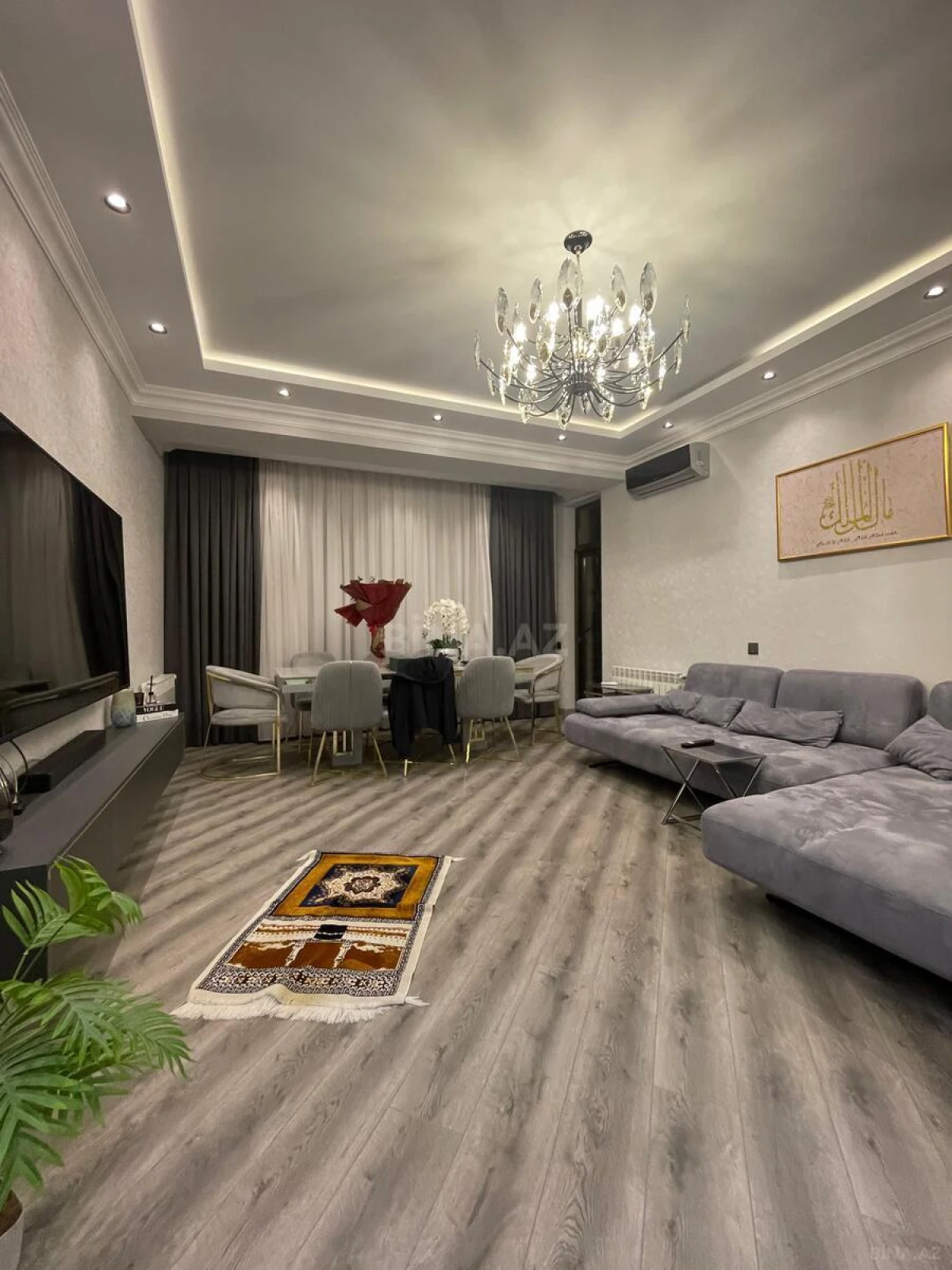 Satılır 4 otaqlı mənzil 136 m²