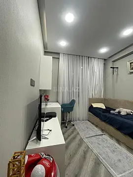 Satılır 4 otaqlı mənzil 136 m²