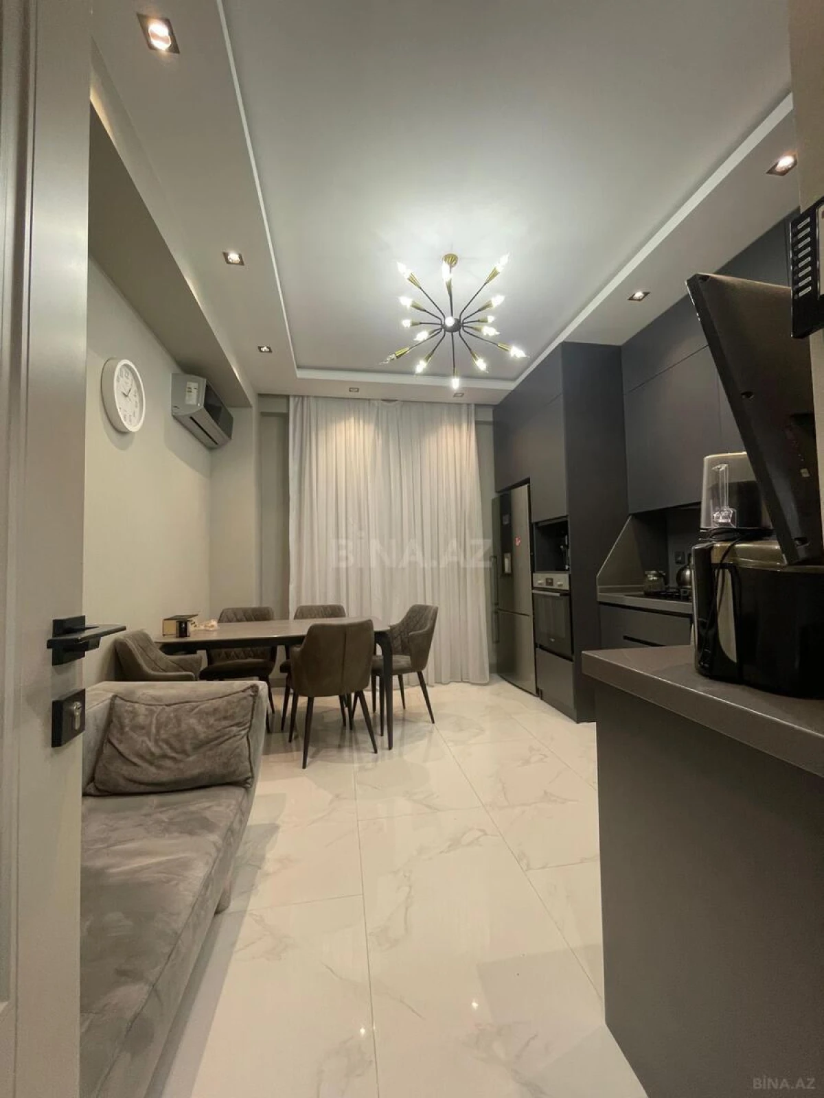 Satılır 4 otaqlı mənzil 136 m²