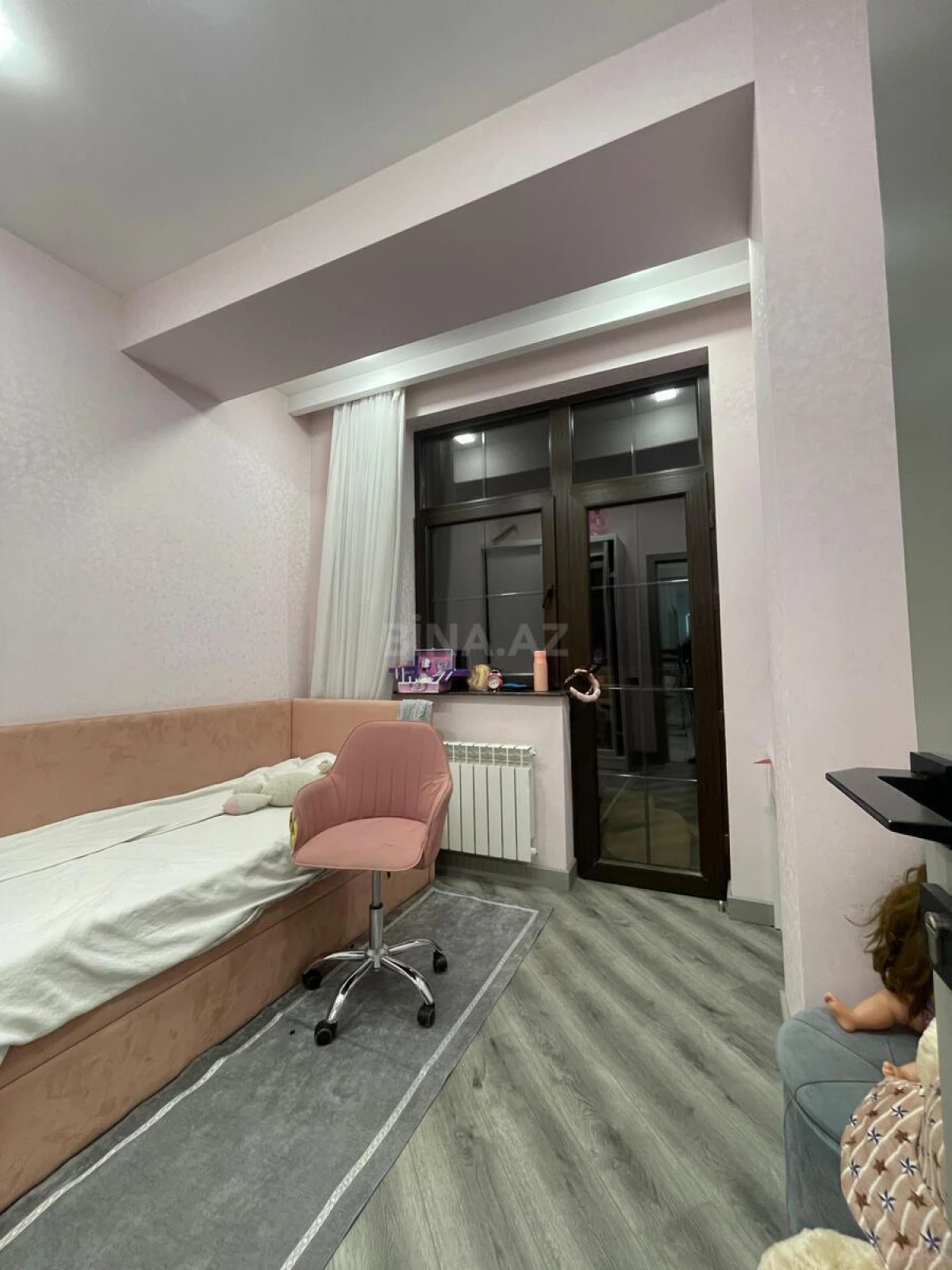 Satılır 4 otaqlı mənzil 136 m²