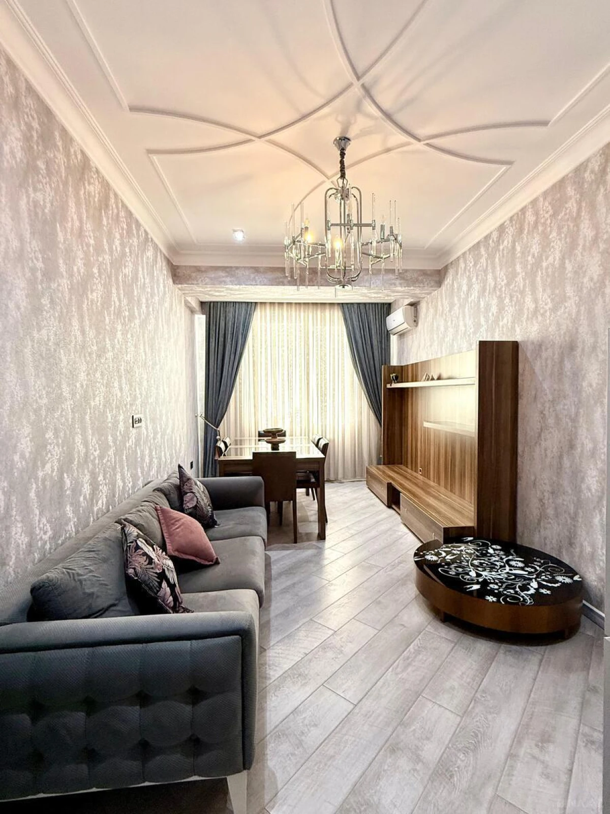 Satılır 4 otaqlı mənzil 143 m²