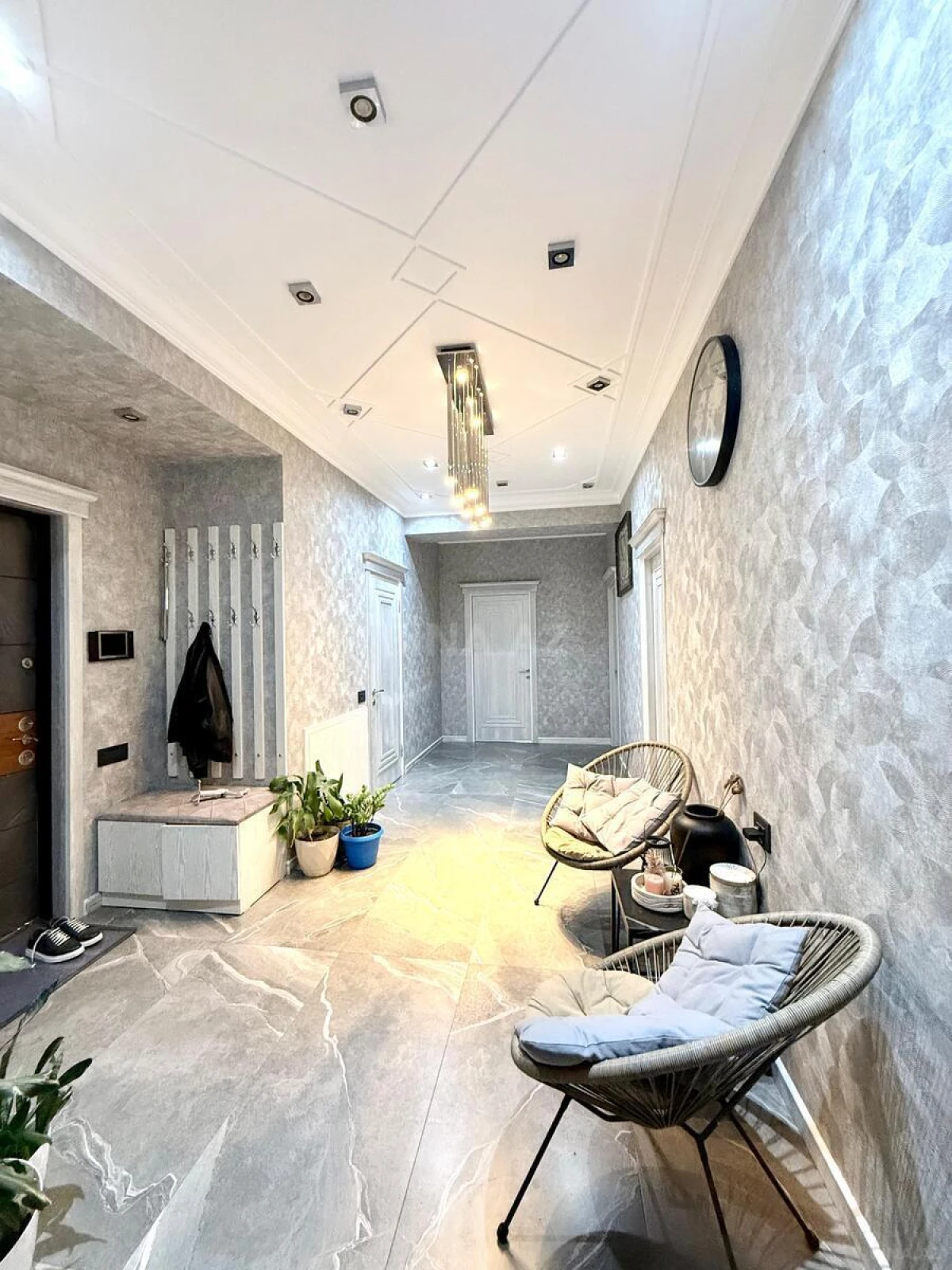 Satılır 4 otaqlı mənzil 143 m²