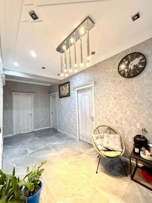 Satılır 4 otaqlı mənzil 143 m²