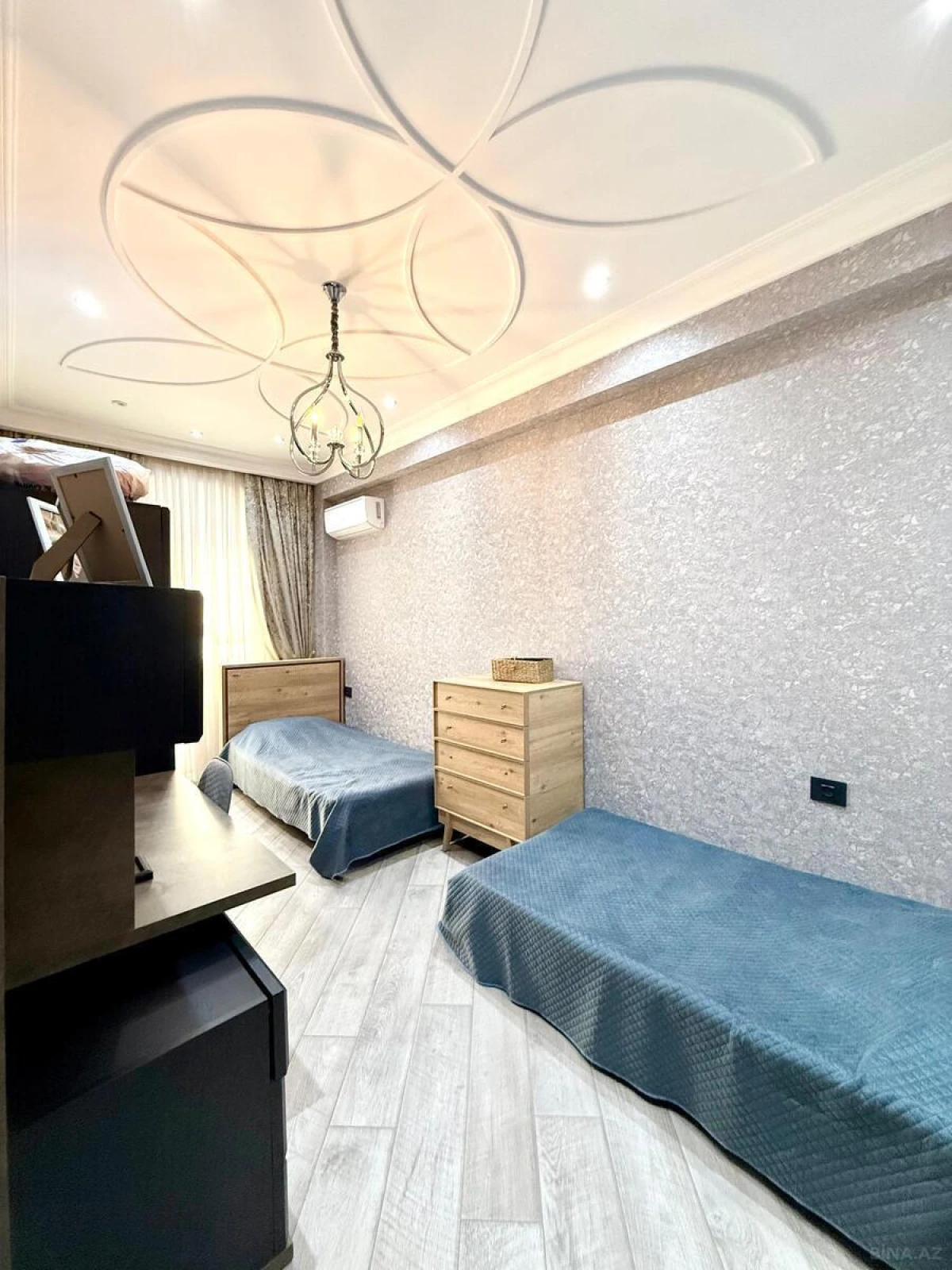 Satılır 4 otaqlı mənzil 143 m²