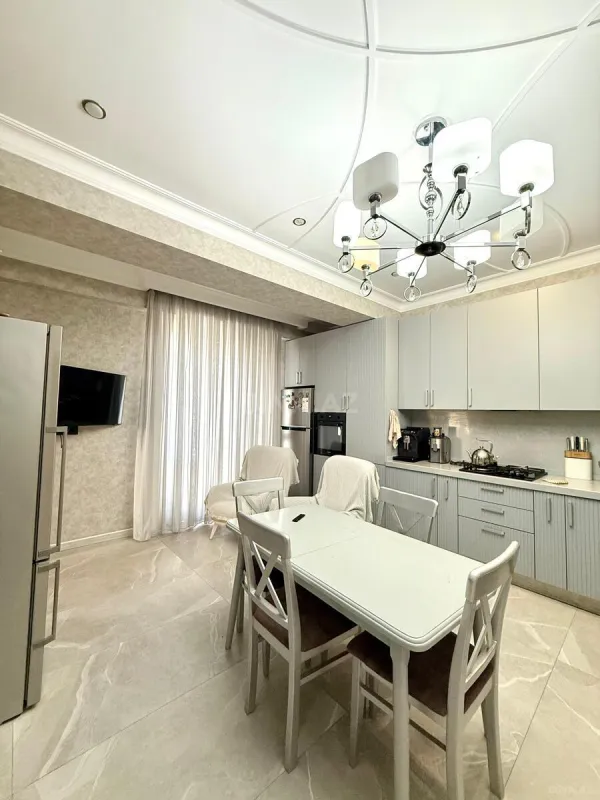 Satılır 4 otaqlı mənzil 143 m²