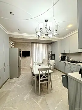 Satılır 4 otaqlı mənzil 143 m²