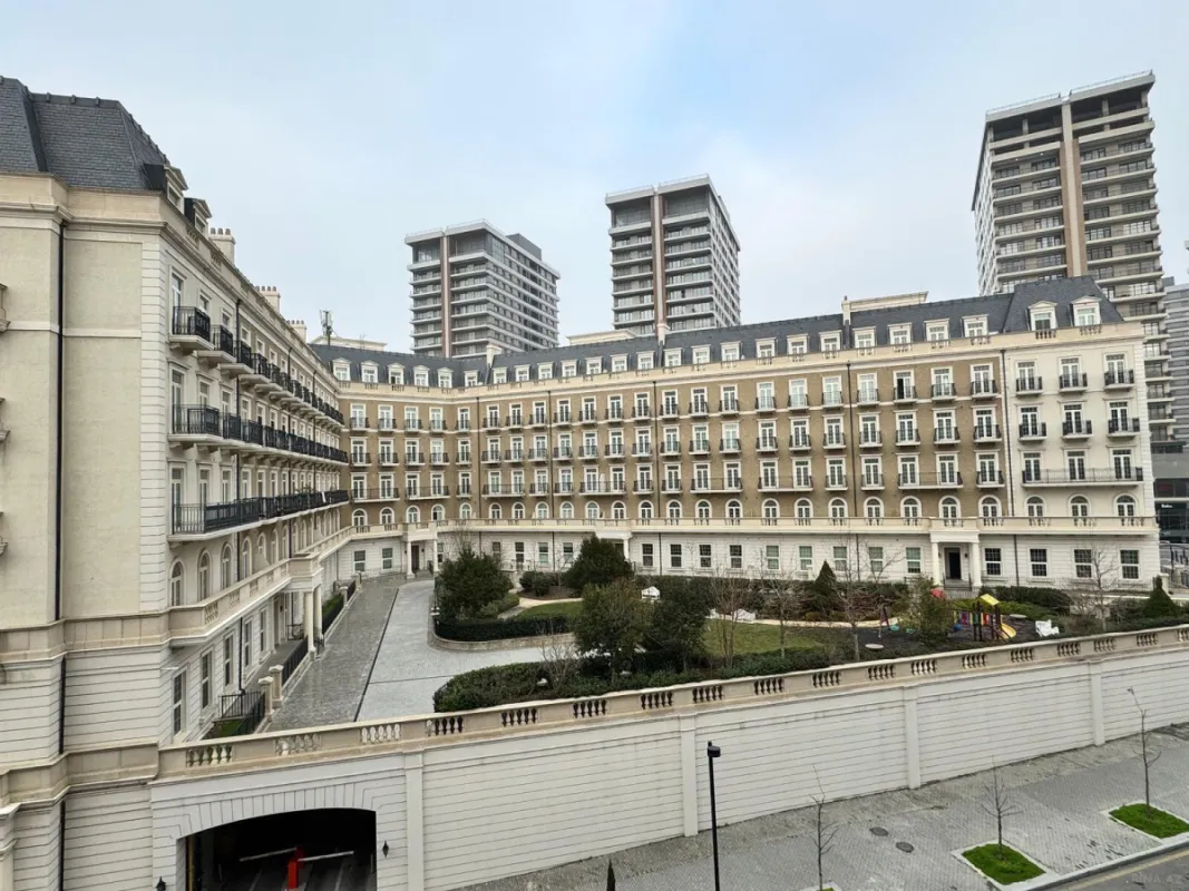 Satılır 4 otaqlı mənzil 132 m²