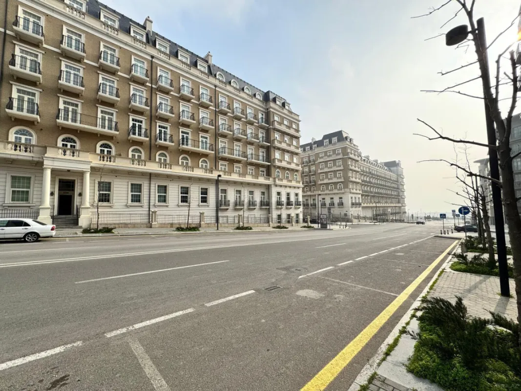 Satılır 4 otaqlı mənzil 132 m²