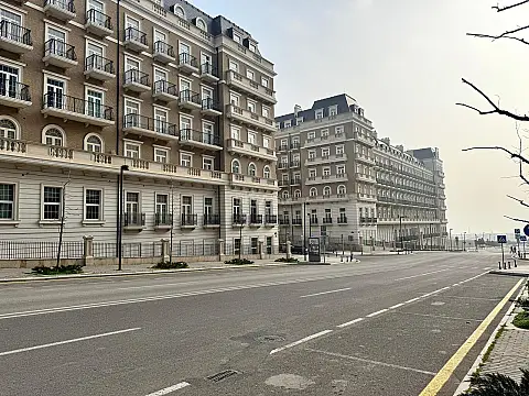 Satılır 4 otaqlı mənzil 132 m²