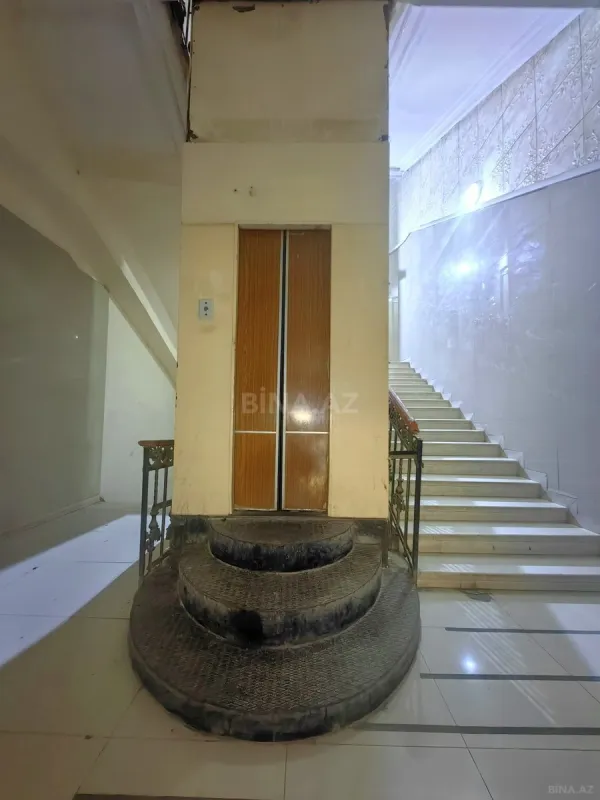 Satılır 8 otaqlı mənzil 300 m²