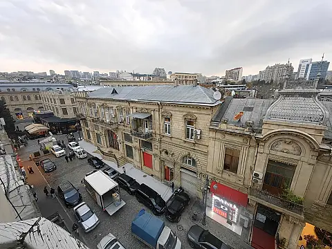 Satılır 8 otaqlı mənzil 300 m² — Bakı, Sahil qəs. 8 otaq 300.00 m²