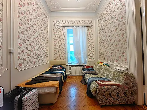 Satılır 8 otaqlı mənzil 300 m²