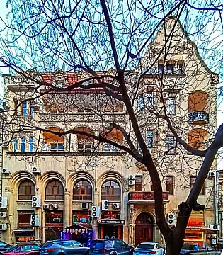 Satılır 8 otaqlı mənzil 300 m²