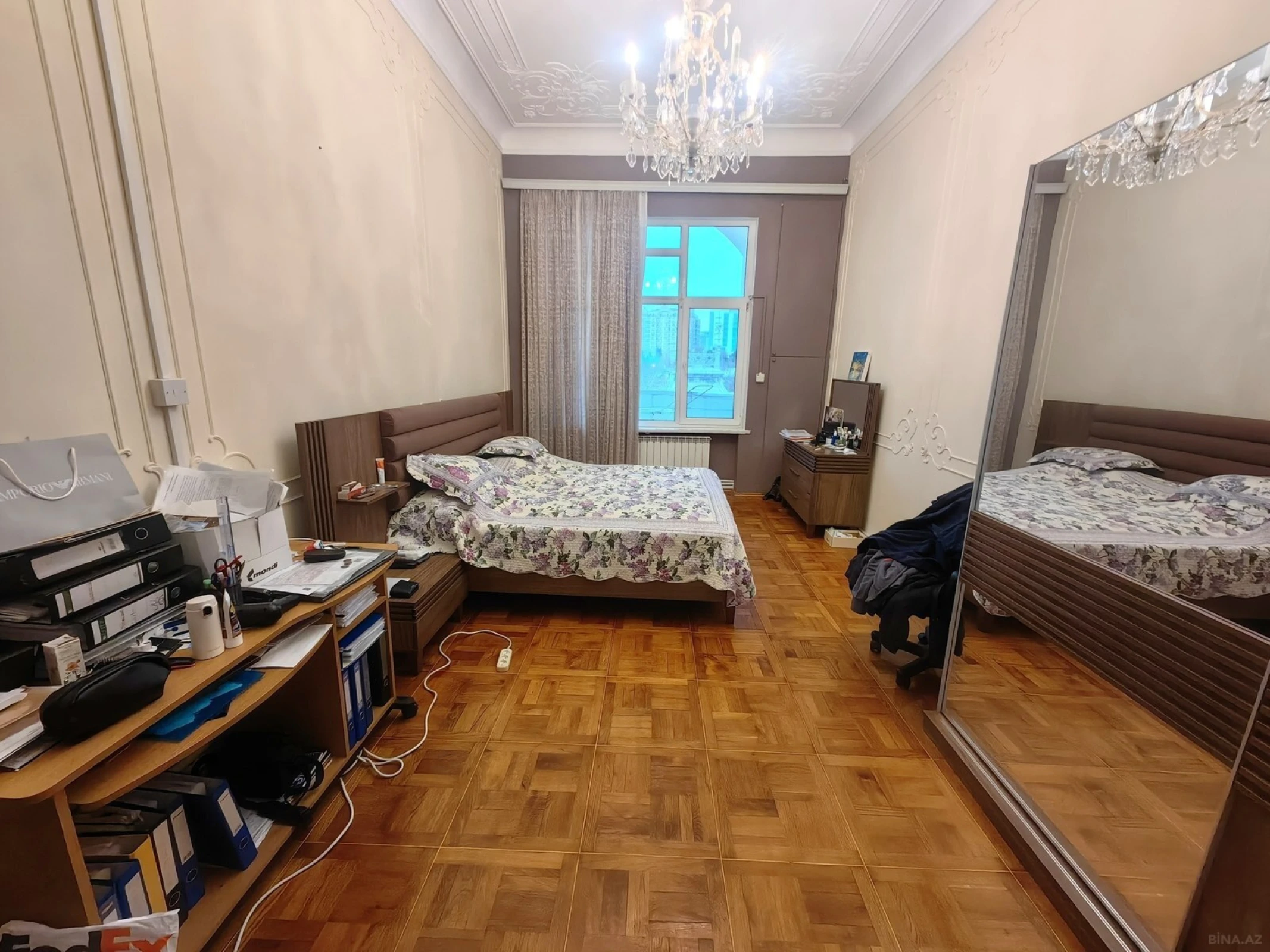 Satılır 8 otaqlı mənzil 300 m²