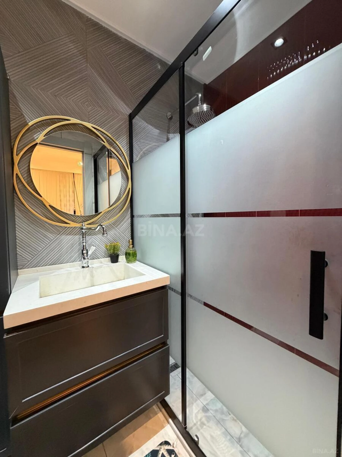 Satılır 4 otaqlı mənzil 132 m²