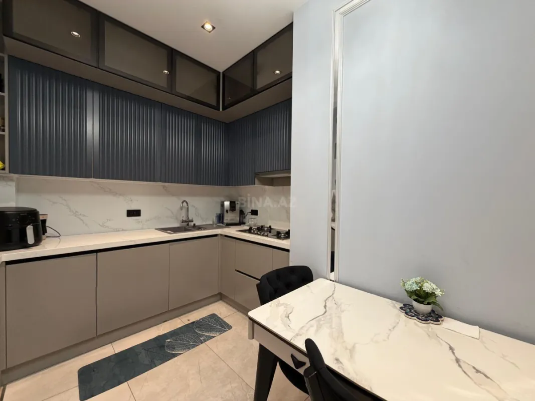 Satılır 4 otaqlı mənzil 132 m²