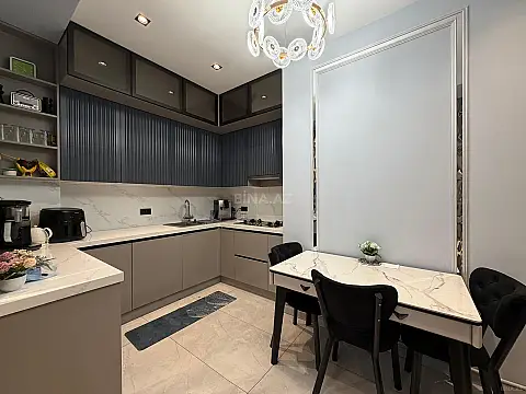 Satılır 4 otaqlı mənzil 132 m²