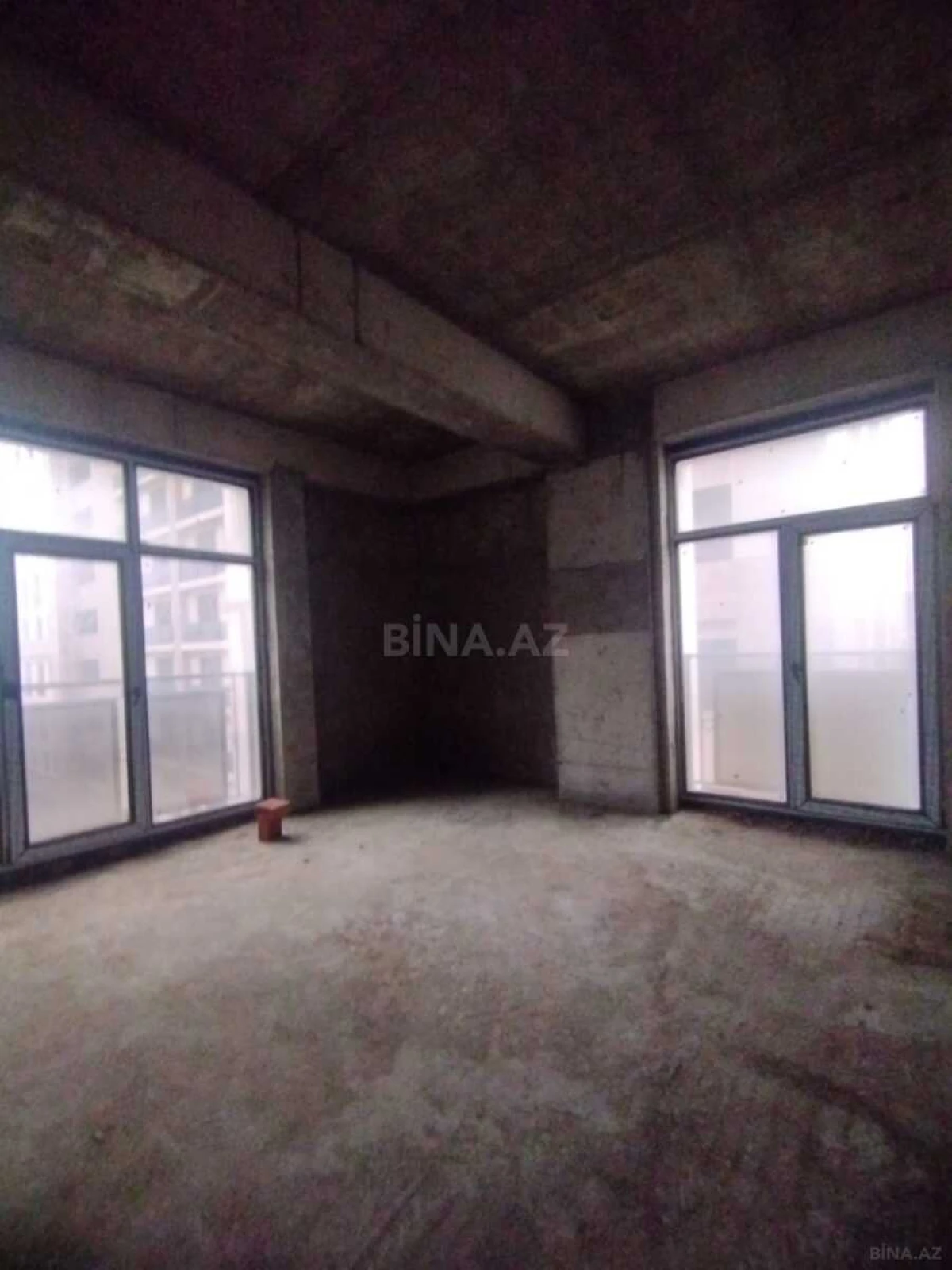 Satılır 4 otaqlı mənzil 149 m²
