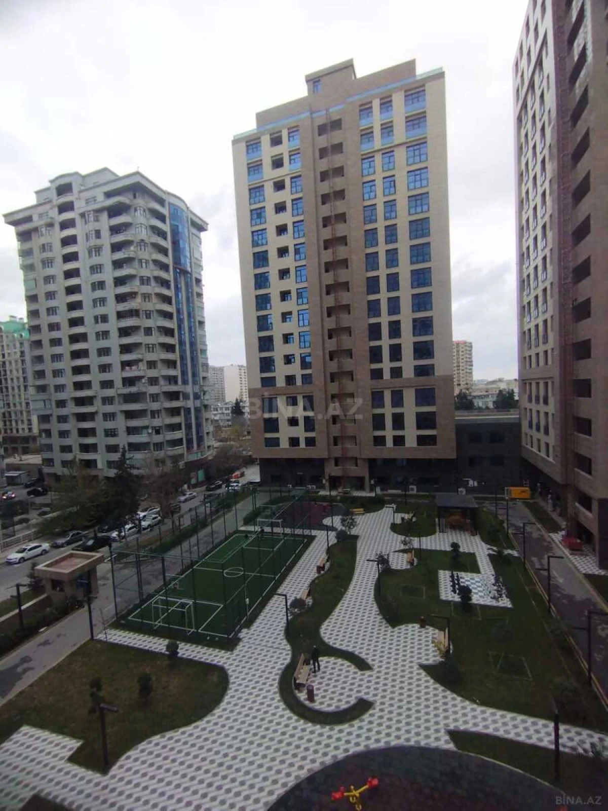 Satılır 4 otaqlı mənzil 149 m²