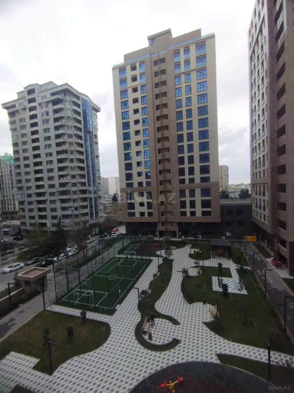 Satılır 4 otaqlı mənzil 149 m²