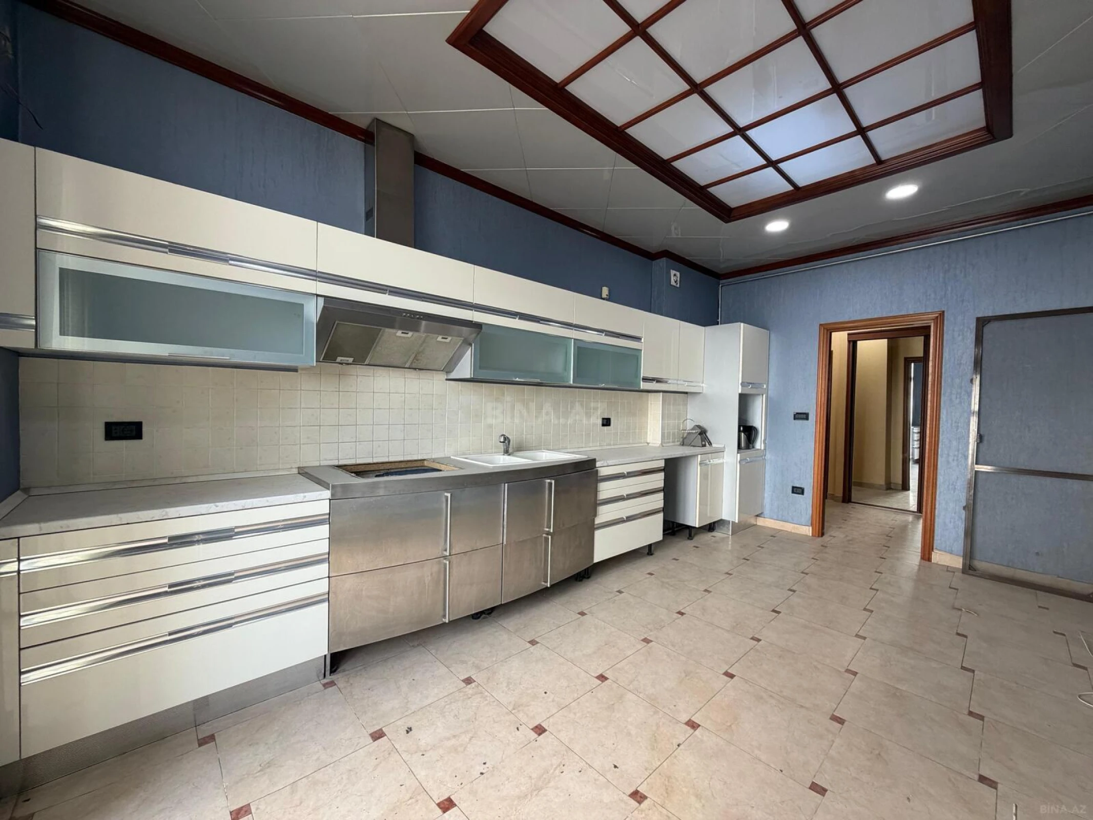 Satılır 3 otaqlı mənzil 150 m²