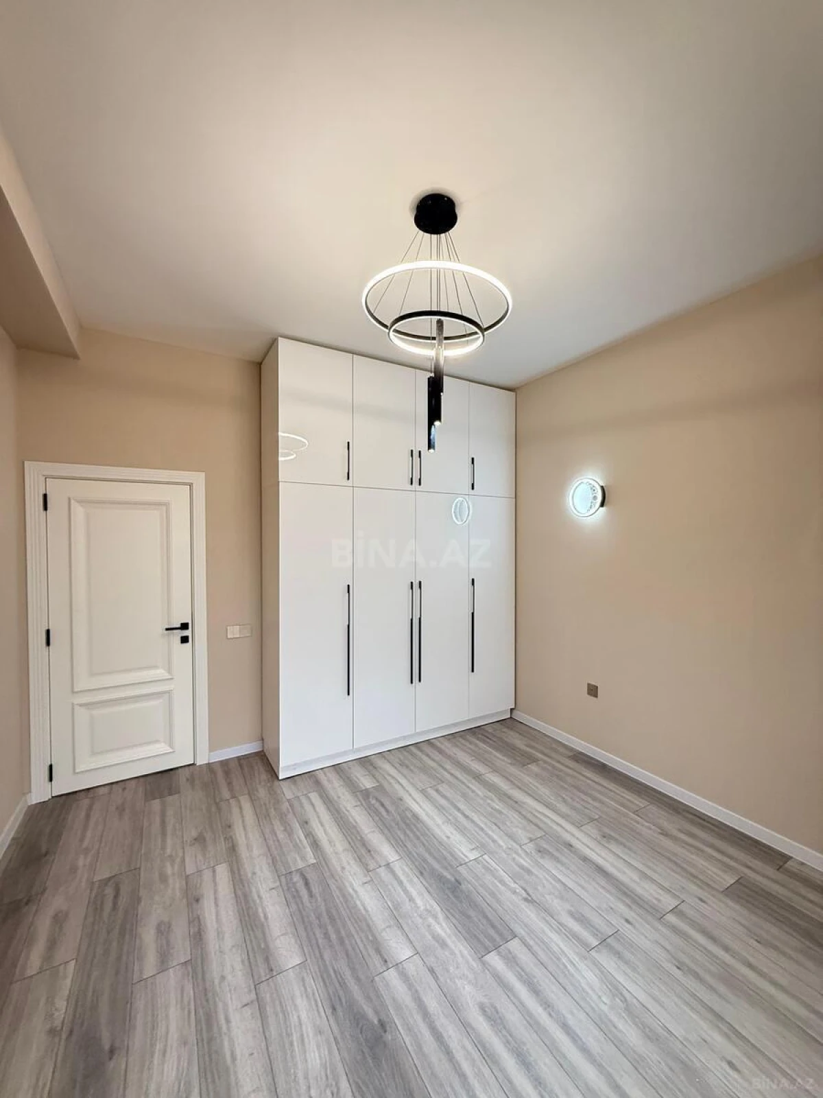 Satılır 3 otaqlı mənzil 105 m²